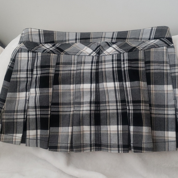 Guess plaid skirt - Picture 2 of 7